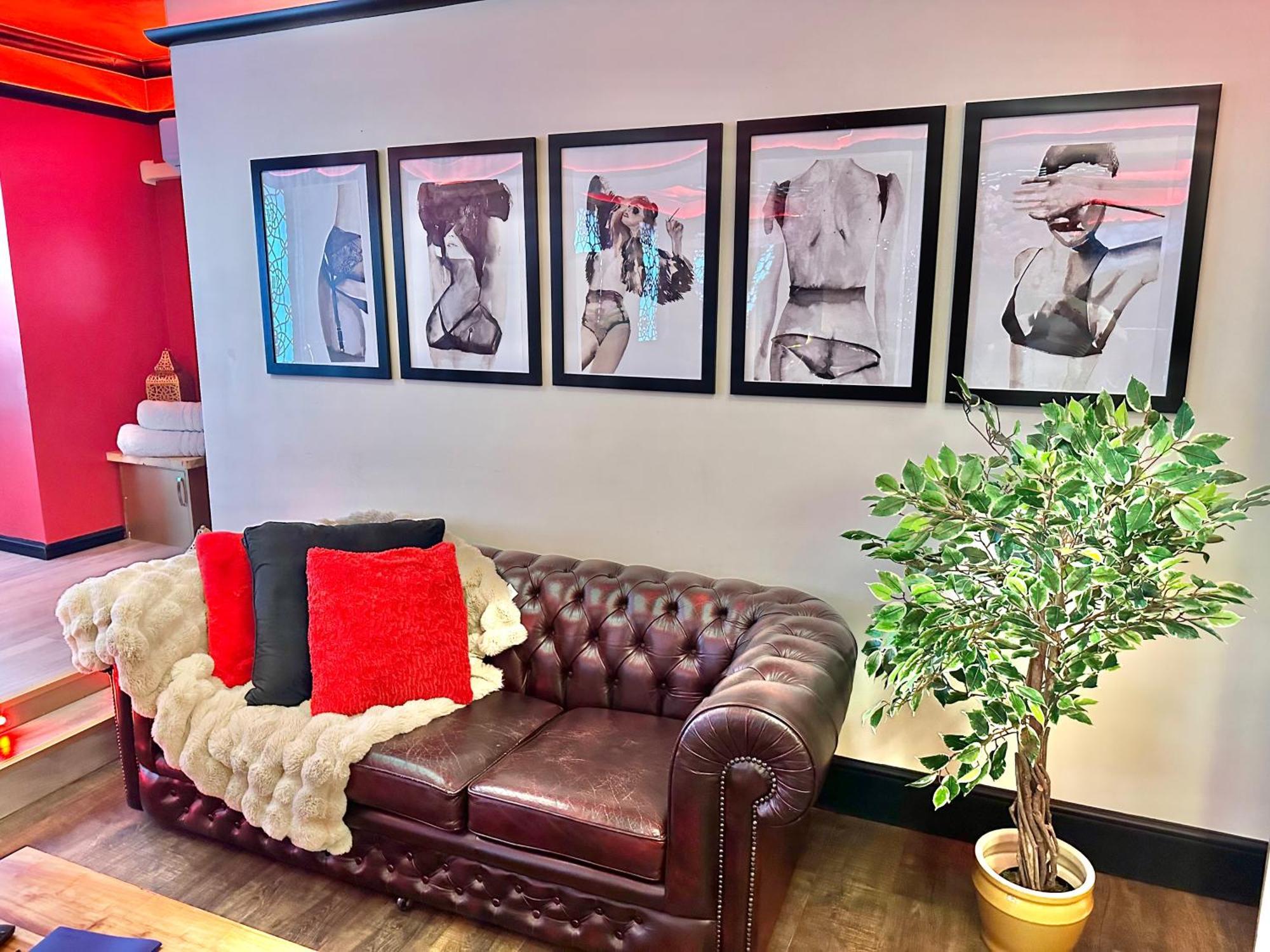 Beyond - Romantic Basement Apartment - Close To Beach - With Parking Μπόρνμουθ Εξωτερικό φωτογραφία
