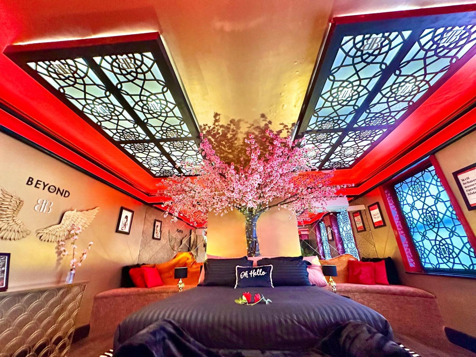 Beyond - Romantic Basement Apartment - Close To Beach - With Parking Μπόρνμουθ Εξωτερικό φωτογραφία